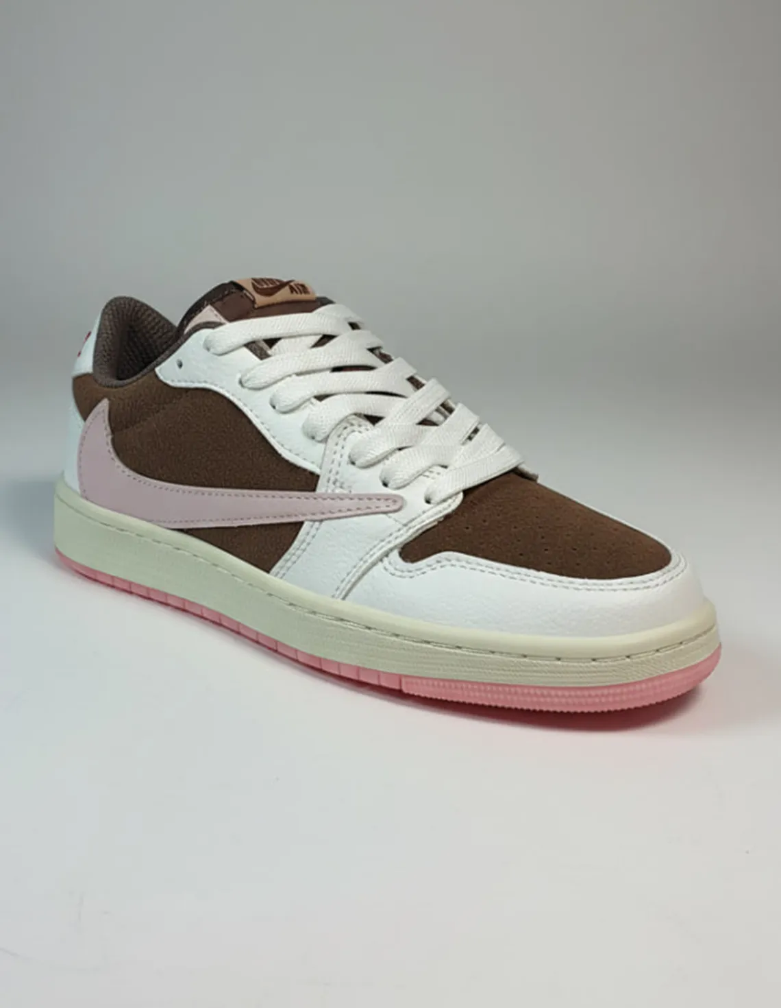 کفش روزانه زنانه نایک Nike Jordan 1 Low Travis Scott W