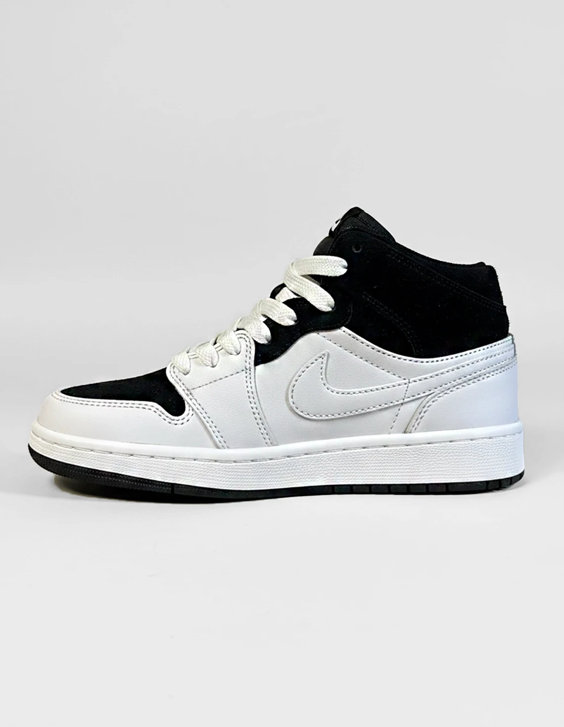 کفش روزانه زنانه نایک Nike Air Jordan 1 Mid Dark W
