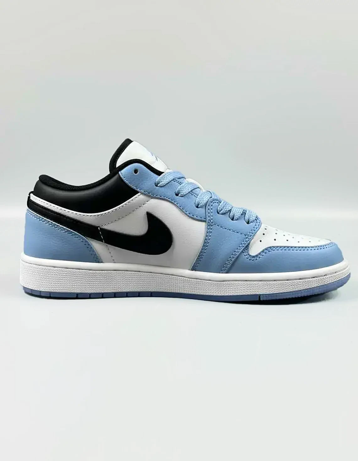 کفش روزانه زنانه نایک Nike Air Jordan 1 Low LX W