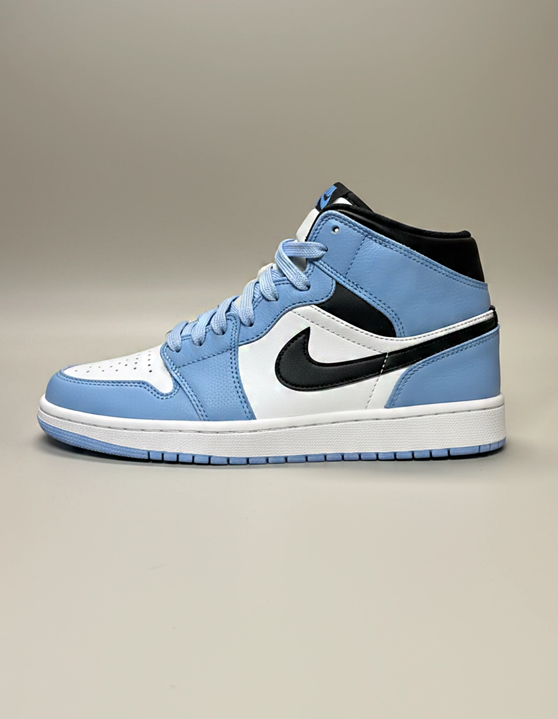 کفش روزانه زنانه نایک Nike Air Jordan 1 Mid Dark W